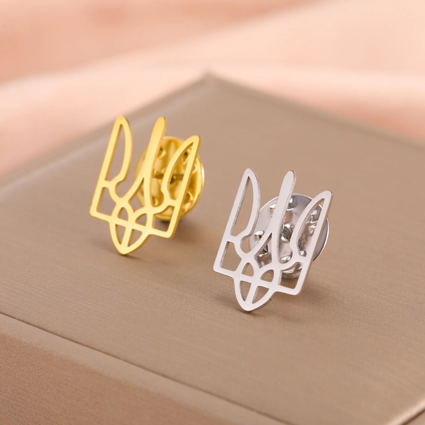 Skyrim Ukraine National Emblem Brooch for Men Women Gold Color Stainless Steel Suit Collar Pins Badge Accessories Wholesale