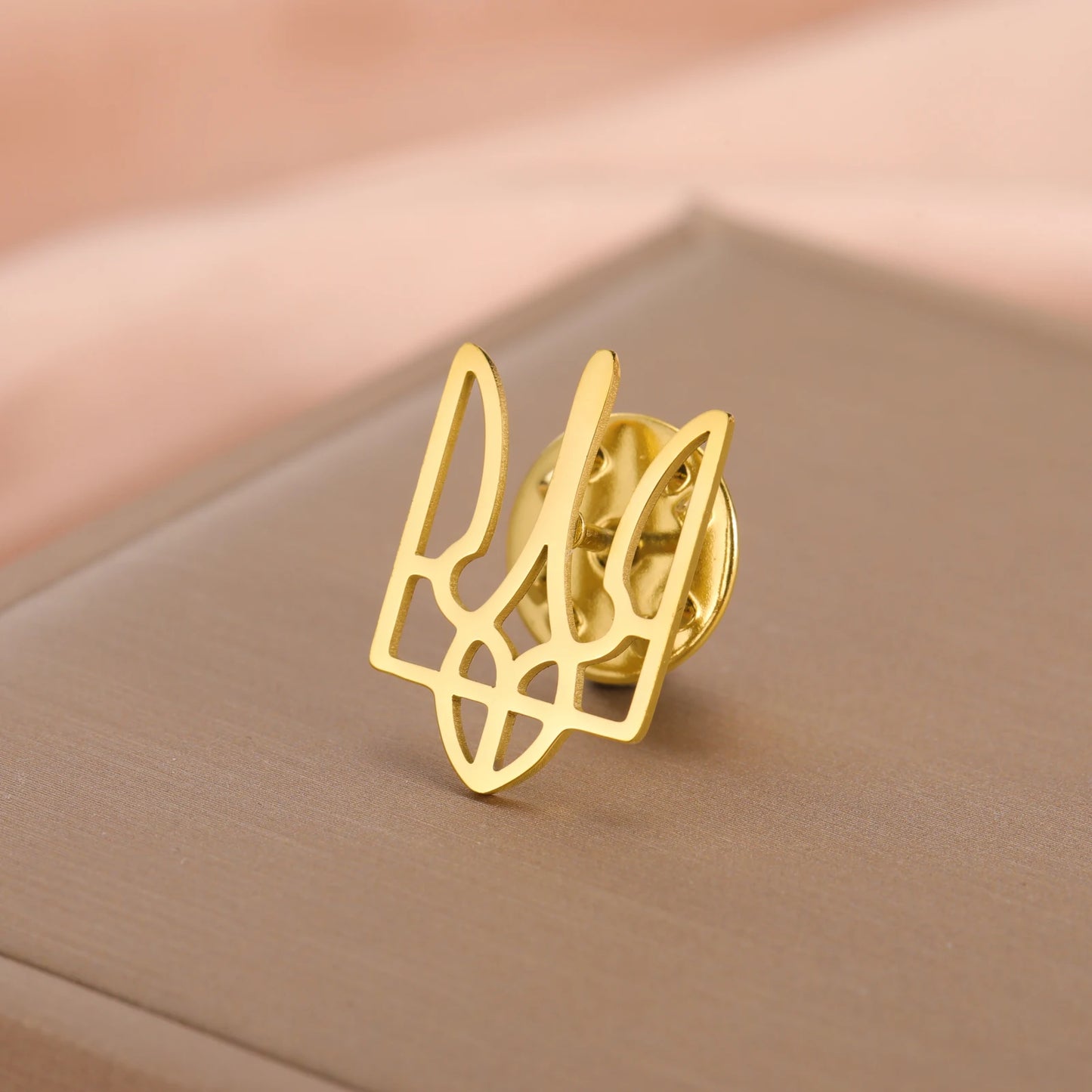 Skyrim Ukraine National Emblem Brooch for Men Women Gold Color Stainless Steel Suit Collar Pins Badge Accessories Wholesale