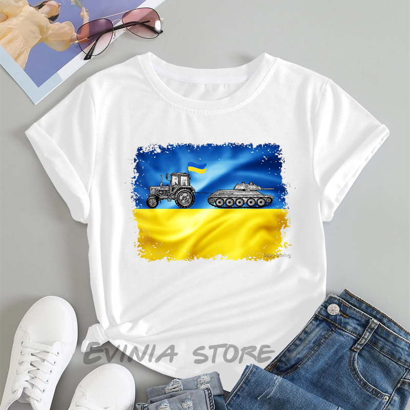 Funny Ukraine Farmer Tractor Stealing A Russian Tank Funny T-Shirt Women Short Sleeve Casual O-Neck Summer Tees