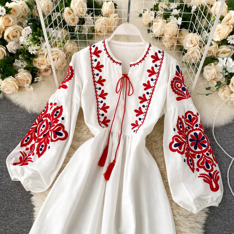 Women Autumn Dresses Bohemian Embroidered Flower O-Neck Lantern Sleeve High Waist Pleated Dress All-match Female Vestidos PL393