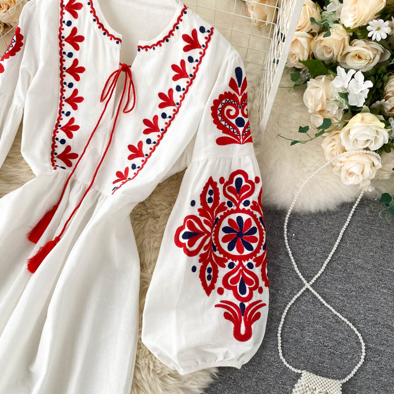 Women Autumn Dresses Bohemian Embroidered Flower O-Neck Lantern Sleeve High Waist Pleated Dress All-match Female Vestidos PL393