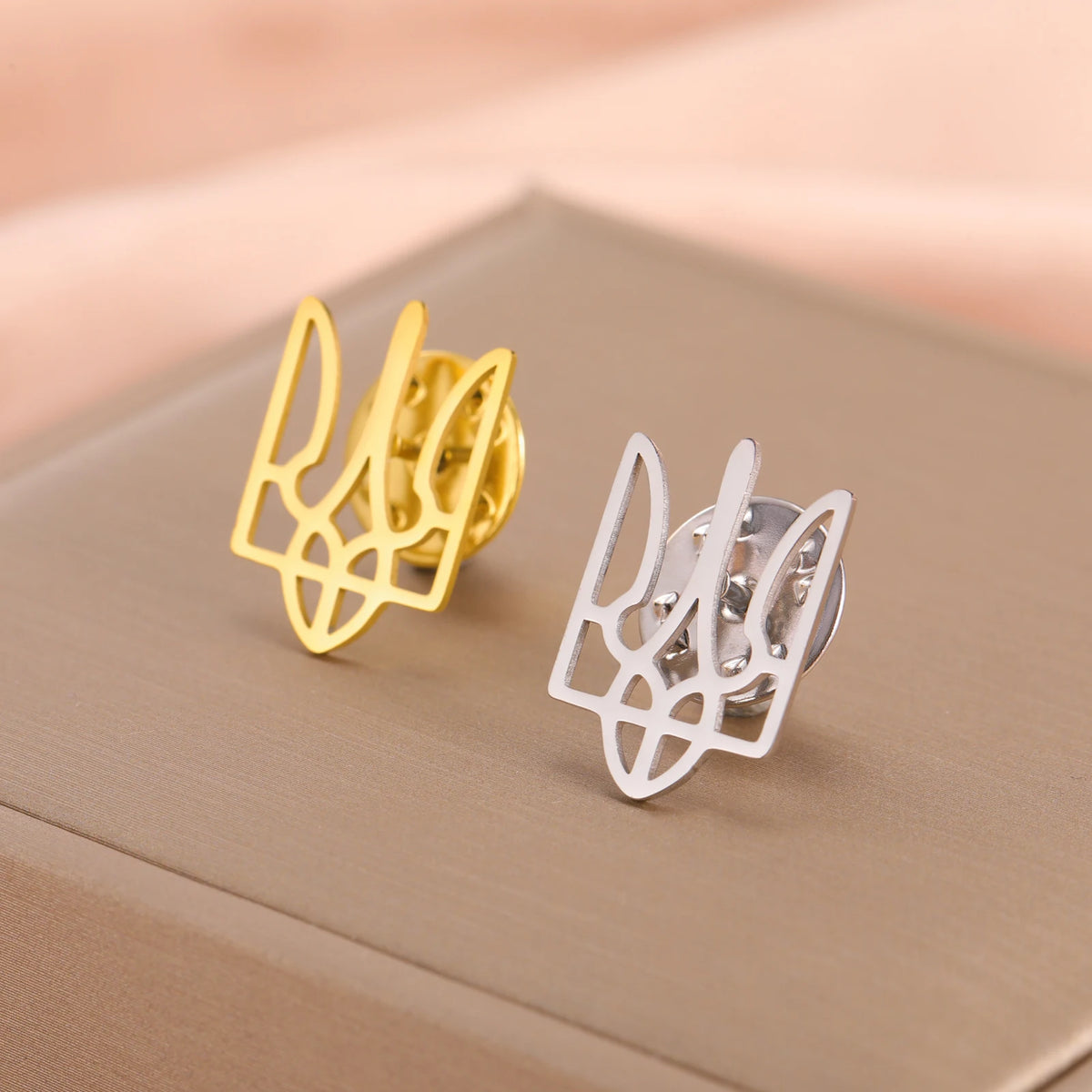 Skyrim Ukraine National Emblem Brooch for Men Women Gold Color Stainless Steel Suit Collar Pins Badge Accessories Wholesale